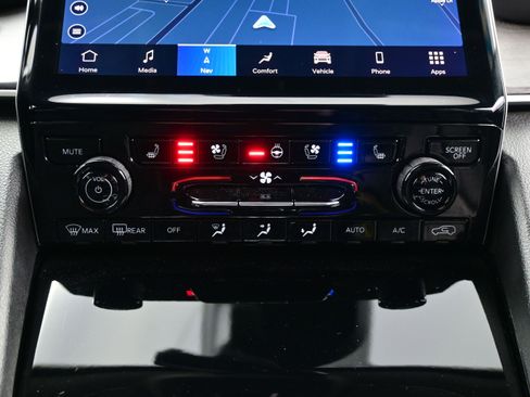 Used 2023 Jeep Grand Cherokee L Limited w/ Luxury Tech Group II AWD/4WD image 20