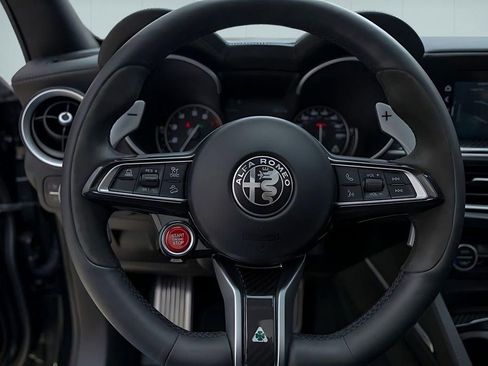 Used 2023 Alfa Romeo Stelvio Quadrifoglio image 44