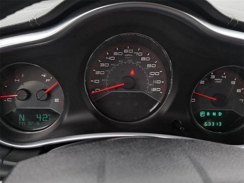 Used 2012 Dodge Avenger SXT image 25