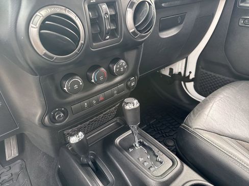 Used 2018 Jeep Wrangler Unlimited Sport image 33