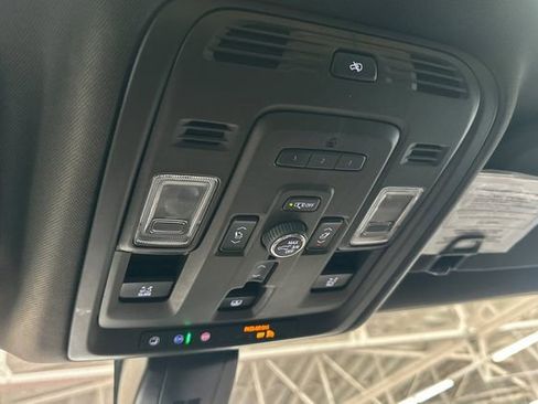 Used 2021 GMC Yukon Denali w/ Denali Premium Package image 39