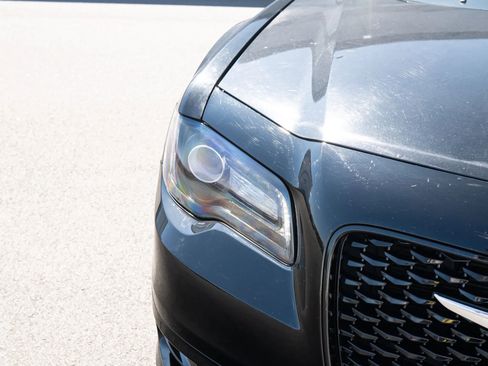 Used 2019 Chrysler 300 S w/ S Model Appearance Package RWD image 12