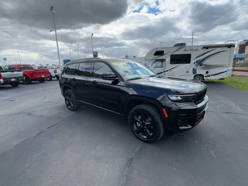 Used 2023 Jeep Grand Cherokee L Laredo AWD/4WD image 2