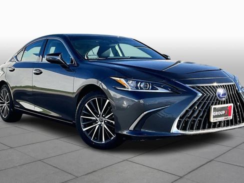 Used 2022 Lexus ES 300h w/ Premium Package image 3
