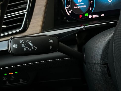 Used 2025 Volkswagen Atlas SE image 38