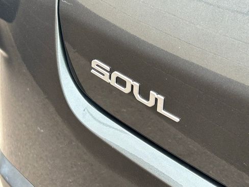 Used 2025 Kia Soul LX image 5