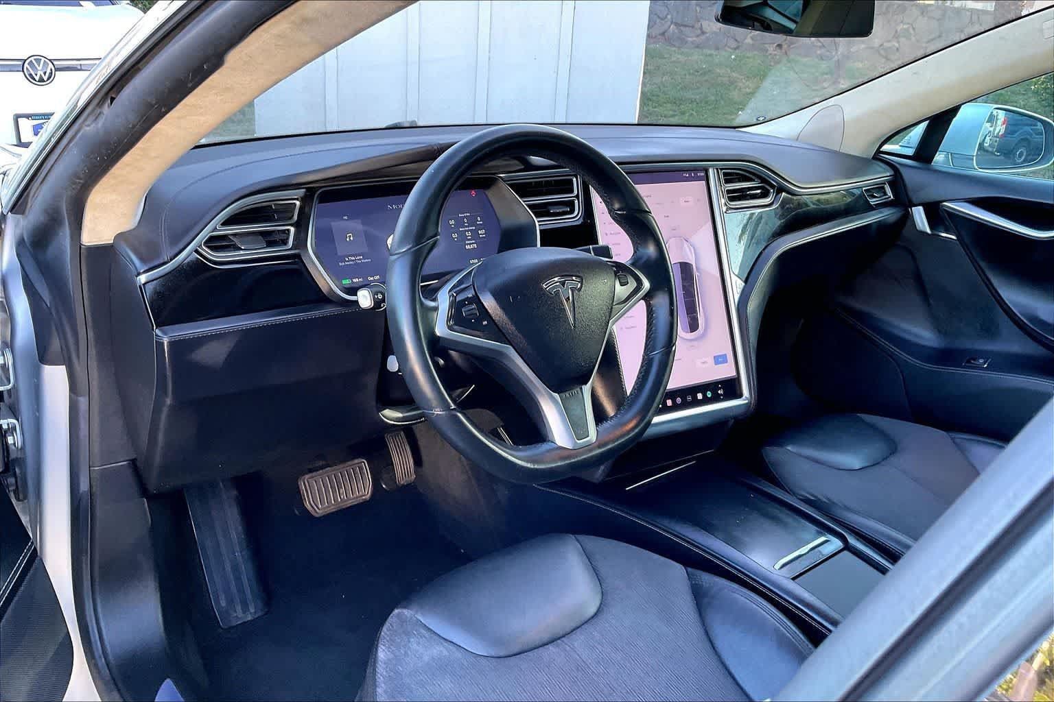 Used 2016 Tesla Model S 70 RWD image 2