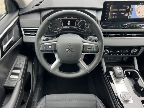 New 2026 Mitsubishi Outlander SE image 15