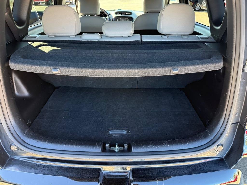 Used 2016 Kia Soul + FWD image 14