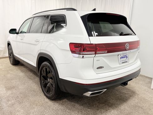 Used 2025 Volkswagen Atlas SE w/ Black Wheel Package image 6