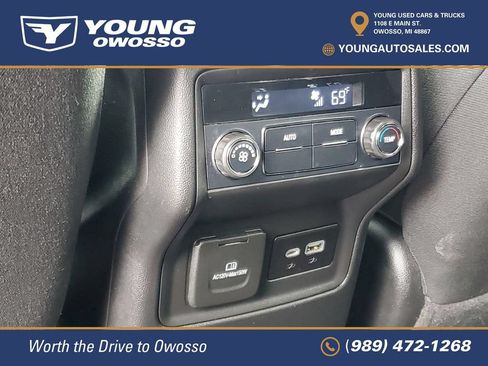 Used 2020 GMC Acadia SLE w/ Driver Convenience Package FWD image 28