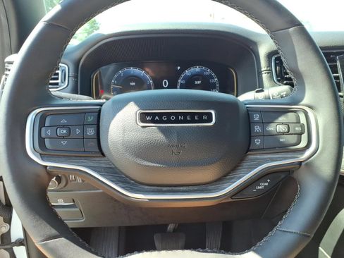 Used 2024 Jeep Wagoneer Series II w/ Flexible Seating Group AWD/4WD image 25