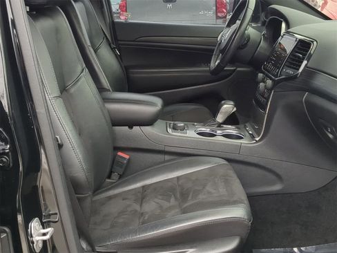 Certified 2022 Jeep Grand Cherokee Laredo X image 28