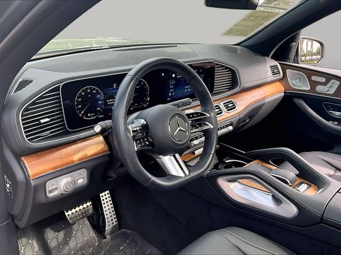 Used 2025 Mercedes-Benz GLS 450 4MATIC image 18