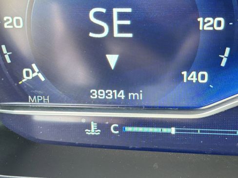 Used 2023 Chevrolet Tahoe Z71 w/ Luxury Package image 18