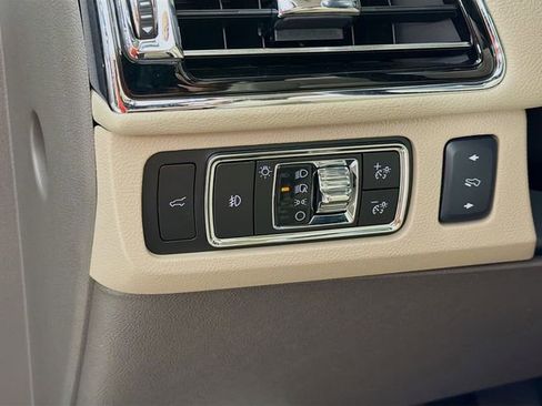 Certified 2023 Lincoln Navigator L Reserve RWD image 12