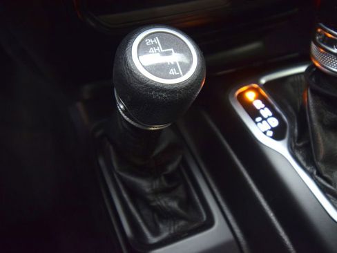 Used 2023 Jeep Wrangler Unlimited Sport AWD/4WD image 31