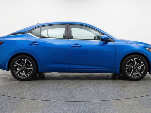 Used 2025 Nissan Sentra SV FWD image 11