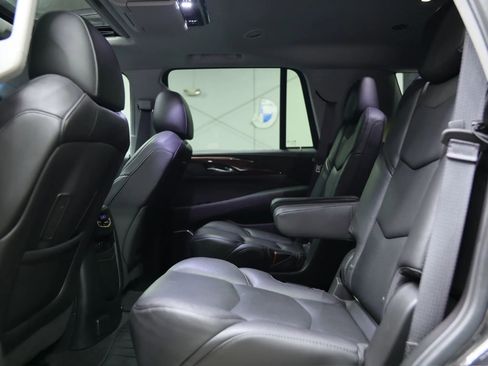 Used 2017 Cadillac Escalade Luxury image 30