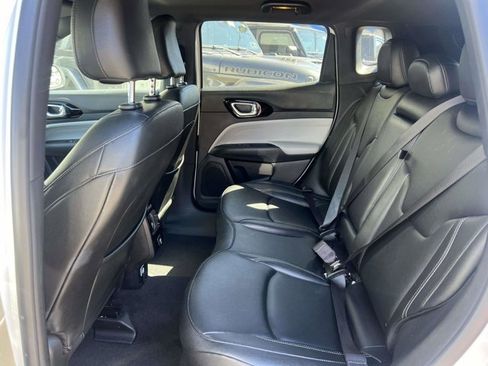 Used 2025 Jeep Compass Limited AWD/4WD image 8