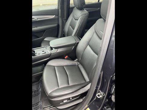 Used 2023 Cadillac XT6 Luxury image 13