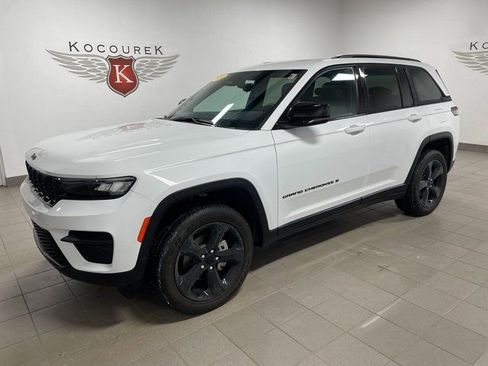 Used 2024 Jeep Grand Cherokee Altitude image 3