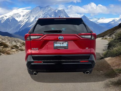 Used 2023 Toyota RAV4 SE w/ Weather & Moonroof Package image 4