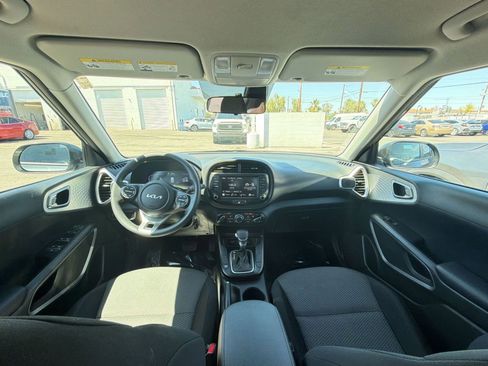 Used 2025 Kia Soul LX w/ LX Technology Package FWD image 27