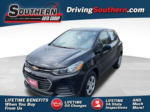 Used 2017 Chevrolet Trax LS FWD image 1