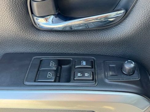 Used 2022 Nissan Titan SV RWD image 8