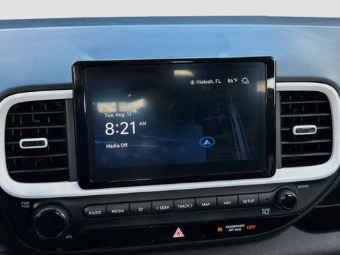 Used 2024 Hyundai Venue Limited FWD image 14