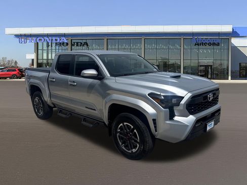 Used 2024 Toyota Tacoma TRD Sport AWD/4WD image 6