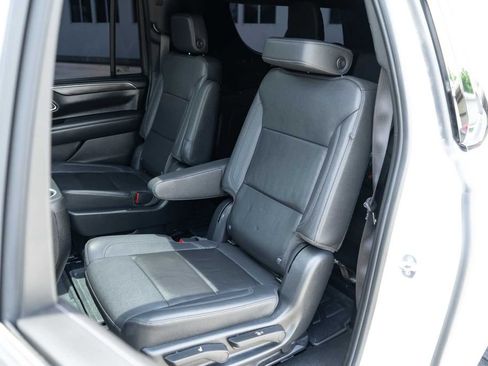 Used 2023 Chevrolet Suburban Z71 w/ Luxury Package AWD/4WD image 15