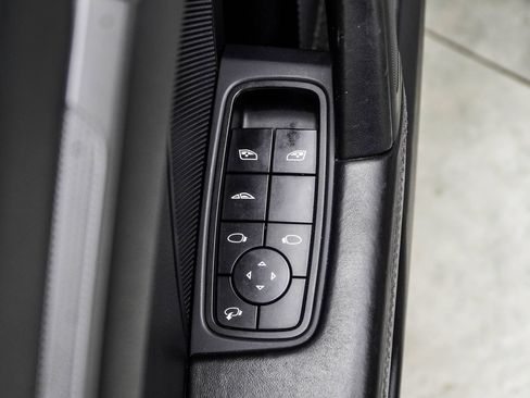 Used 2022 Porsche 911 Carrera w/ Premium Package RWD image 38