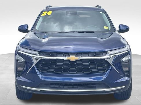 Used 2024 Chevrolet Trax LT w/ Driver Confidence Package FWD image 9