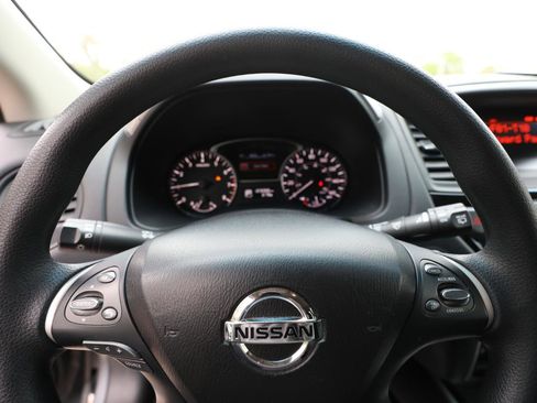 Used 2015 Nissan Pathfinder S AWD/4WD image 22