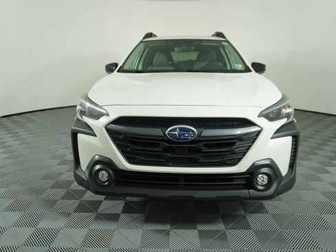 Used 2025 Subaru Outback Premium image 2