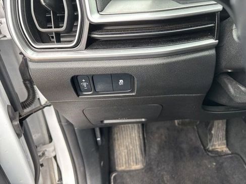 Used 2024 Kia Sorento S image 19