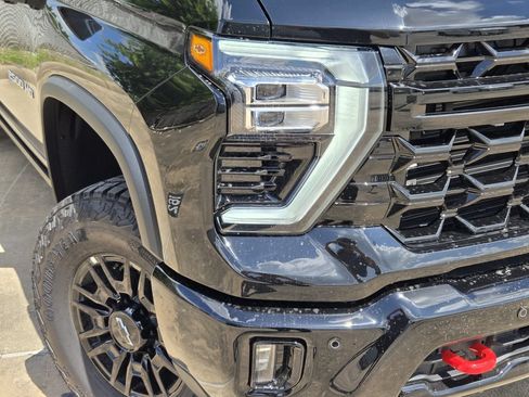 New 2026 Chevrolet Silverado 2500 ZR2 AWD/4WD image 10