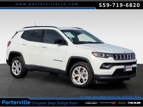 Used 2024 Jeep Compass Latitude image 1
