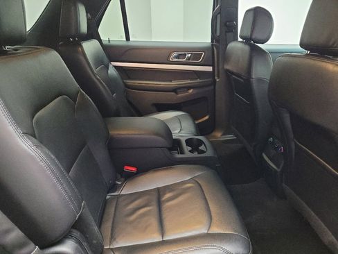 Used 2016 Ford Explorer XLT w/ Equipment Group 202A AWD/4WD image 19