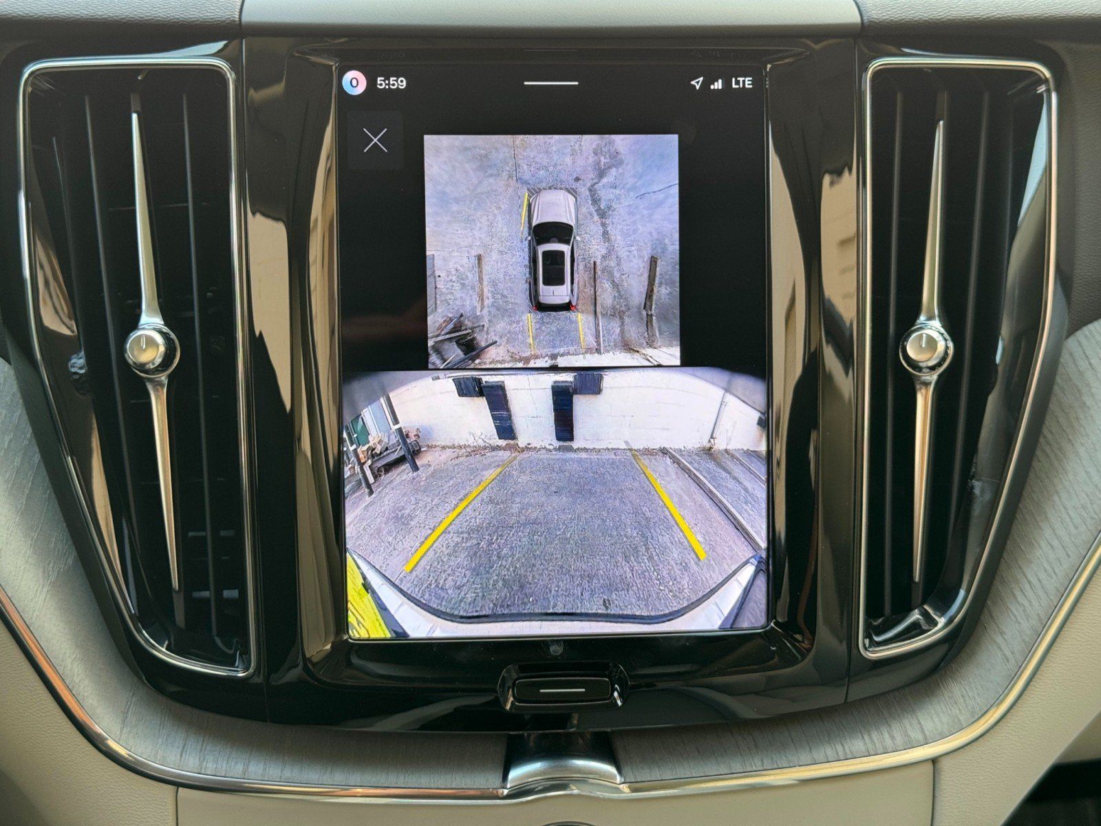 Used 2025 Volvo XC60 B5 Plus w/ Protection Package Premier AWD/4WD image 32