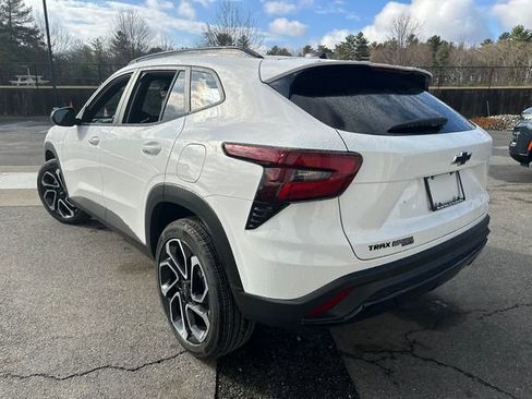 New 2026 Chevrolet Trax RS w/ Sunroof Package image 8