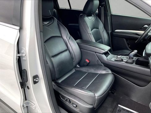 Certified 2022 Cadillac XT4 Premium Luxury w/ Enhanced Visibility Package image 9