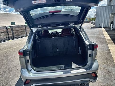 Used 2024 Toyota Highlander XSE FWD image 33