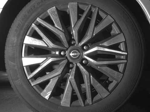 Used 2025 Nissan Altima 2.5 SV image 15