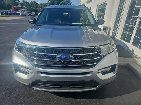 Used 2024 Ford Explorer XLT w/ Equipment Group 202A AWD/4WD image 3