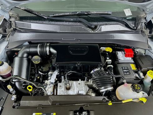 Used 2025 Jeep Compass Limited image 31