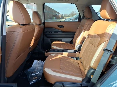 New 2026 Nissan Pathfinder Platinum image 28