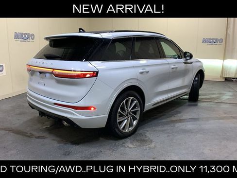 Used 2025 Lincoln Corsair Grand Touring w/ Towing Package AWD/4WD image 3